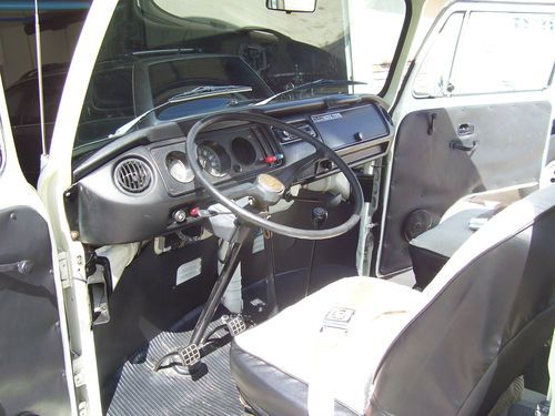 1974 Volkswagen Bus Bay Window, image 2