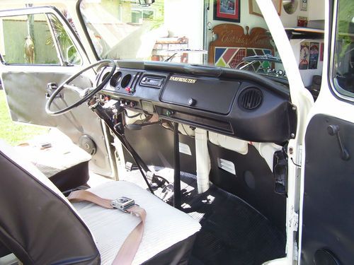 1974 Volkswagen Bus Bay Window, image 3