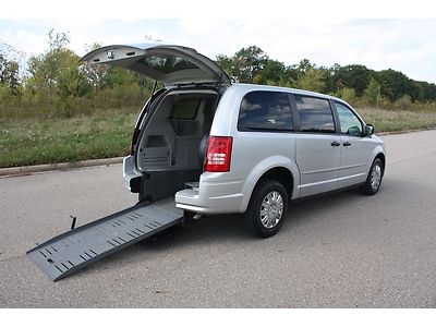 08 chrysler town &amp; country handicap accessible wheelchair van braun rear entry