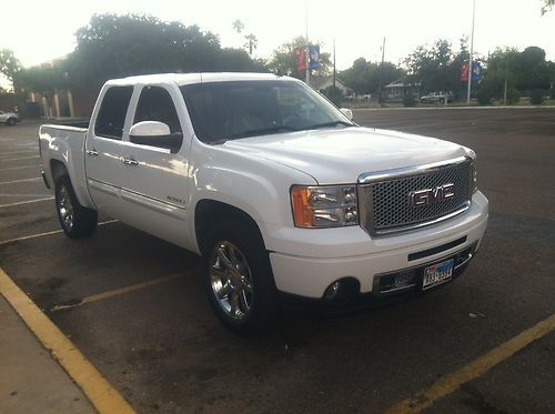 2010 gmc sierra awd denali crew dvd&#039;s nav. rear view camara 20&#039;s 22k mi