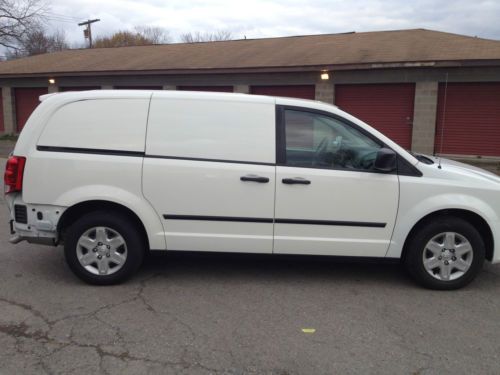 2012 ram van caravan only 10k mi runs drives needs minor body work v6 auto power