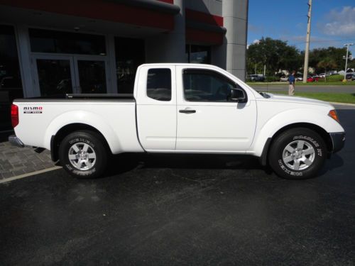 Nissan frontier nismo 2wd pick up white extended cab off-road  daytona florida