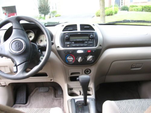 2003 Toyota RAV4 Base Sport Utility 4-Door 2.0L, image 9