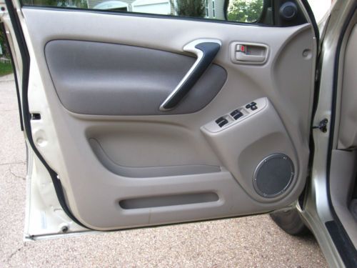 2003 Toyota RAV4 Base Sport Utility 4-Door 2.0L, image 11