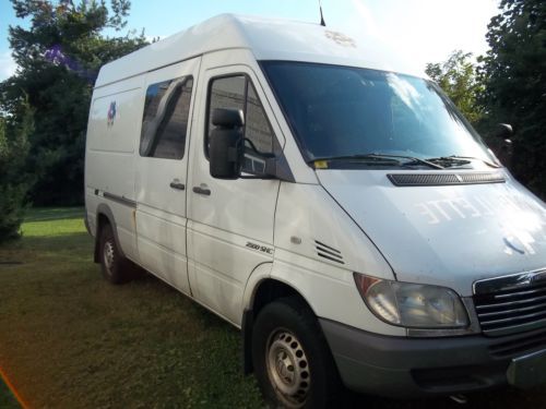 2005 freightliner sprinter dodge  2500 cargo van 140 white