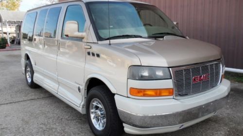 Duramax diesel 6.6l converison van seats 7 leather sunroof lcd one owner