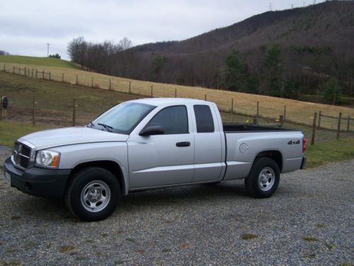 2006 dakota 4x4 pickup quadcab 3.7l v-6 nice midsize truck