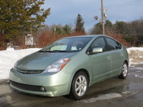 Green prius touring one owner keyless go backup camera new tires smoke free