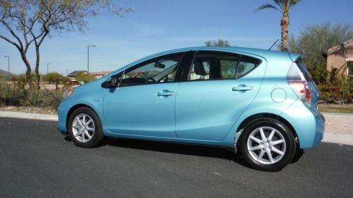 2013 toyota prius c model 3 no reserve hybrid sunroof nav 23k perfect org owner