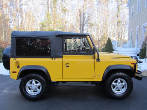 Amazing 1995 land rover defender 90. manual transmission. low mileage 53,000.