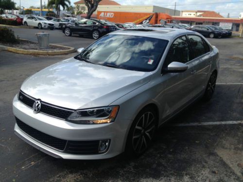 2012 volkswagen jetta gli 2.0l autobahn with nav, manual trans.