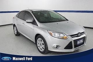 12 focus se, 2.0l 4 cylinder, auto, cloth, pwr equip, low miles, clean 1 owner!
