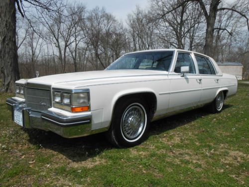 1985 cadillac fleetwood super clean!!!!!