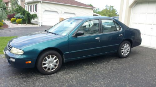 1995 nissan altima gxe sedan 4-door 2.4l