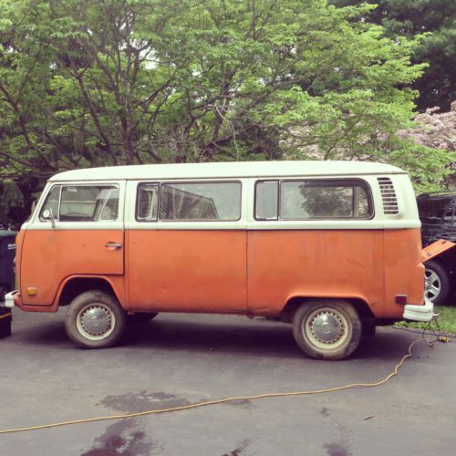 1975 vw bus (orange)