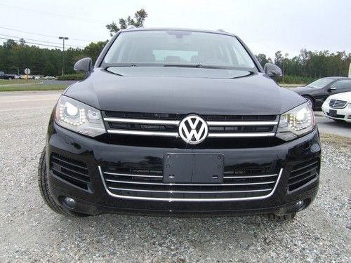 2011 vw touareg tdi sport awd navigation 17k miles excellent!