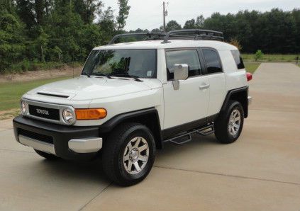 2014 toyota fj crusier 6900  miles perfect condition