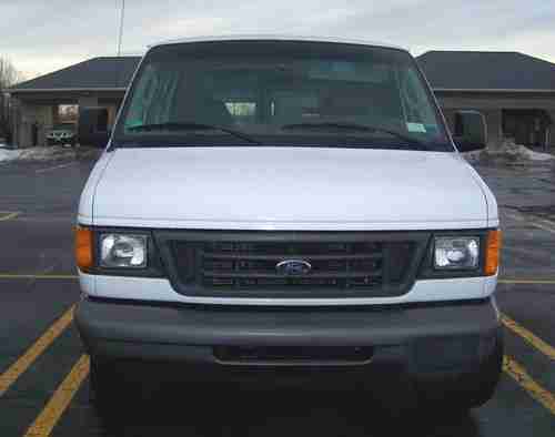 Ford E-250 Cargo Van 2007, image 4