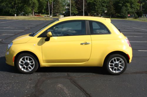 2013 fiat 500 2dr hatchback, excellent shape, low miles, financing available