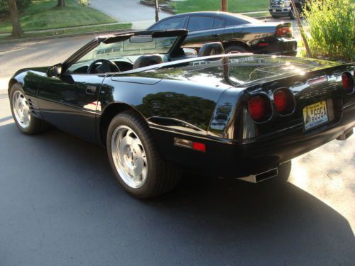 1994 triple black 6 speed corvette convertiible great condition all original