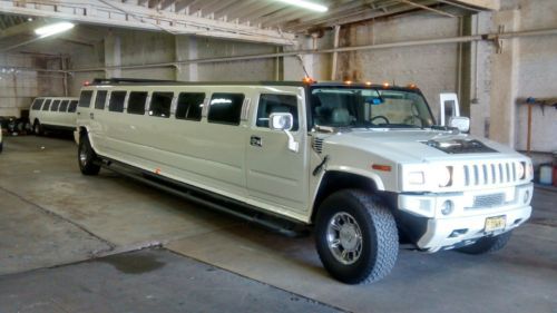 Low miles hummer limousine exelent condition great price!!!