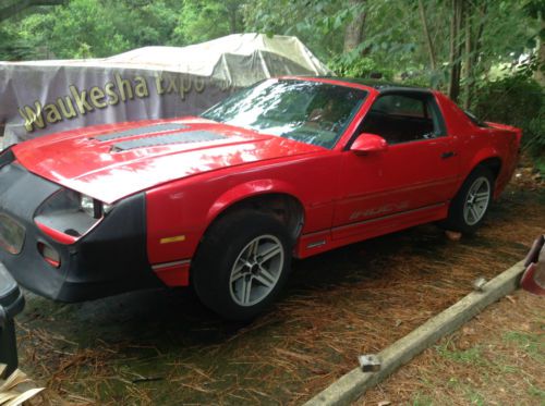 1986 camaro iroc. t-top, red / red int. needs work!