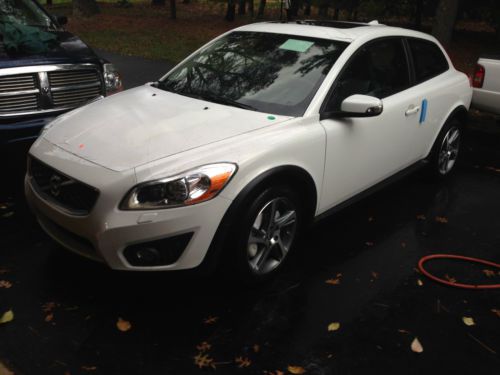 2013 volvo c30 - brand new car w/ 6 miles - salvage title - no reserve!