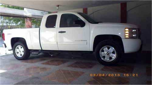 2012 chevrolet silverado 4x4 loaded!!
