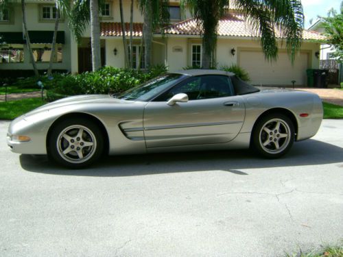 1999 conv. 6 spd. pew / blk - 27000 mi - all orig. / mint cond. / garaged 100%