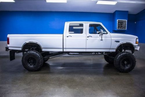Lifted crew cab running nerf bars towing package automatic fifth 5 wheel hitch