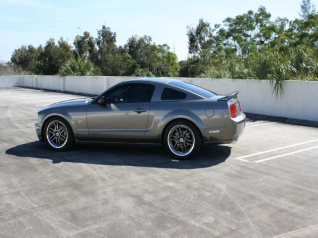 2005 - ford mustang