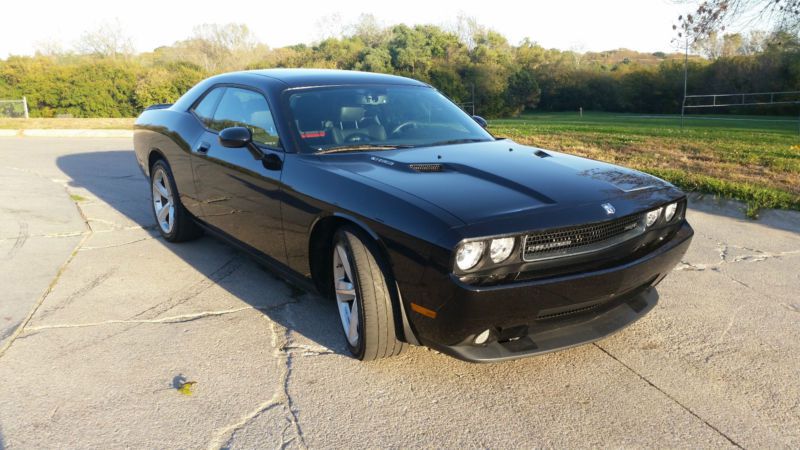 2010 dodge challenger srt8