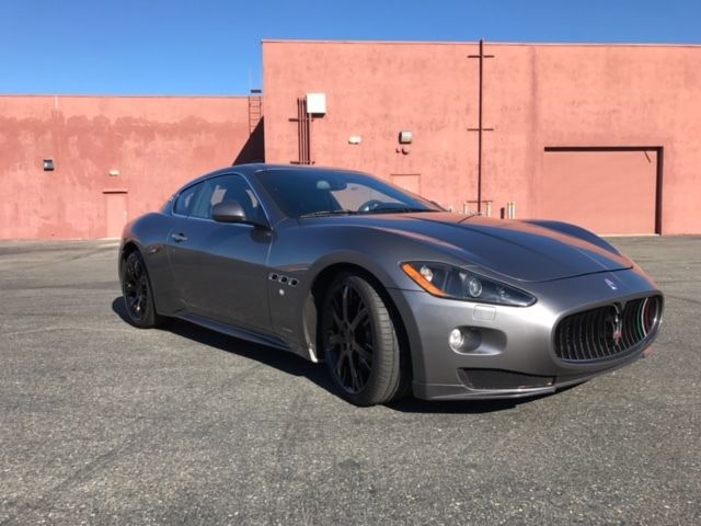 2009 maserati gran turismo s coupe 2-door