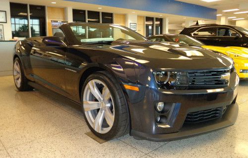 2013 new!! chevrolet camaro zl1 convertible - blue ray metallic - 9 miles!