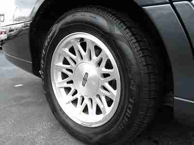One Owner Signature Series Plush Leather Great Tires Runs Great CD Changer, image 6