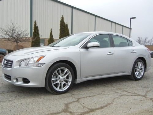S heated leather seats power sunroof navigation runs &amp; drives excellent