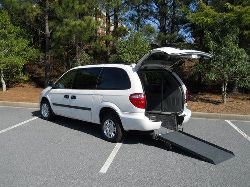 2005 dodge grand caravan handicap wheelchair van