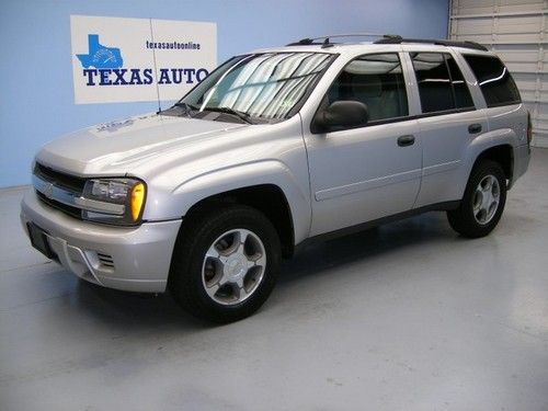 We finance!!!  2006 chevrolet trailblazer ls 4x4 auto roof onstar 6 cd xm bose!!