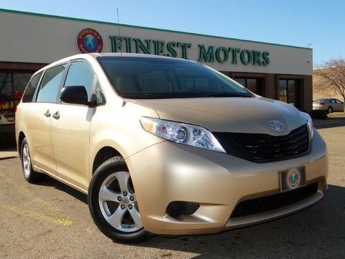 2011(11) toyota sienna le tv-dvd 25k miles warranty 1 owner clean