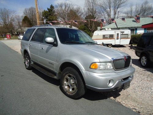 2000 lincoln navigator parts car only!!!! complete and runs clean title fixer up