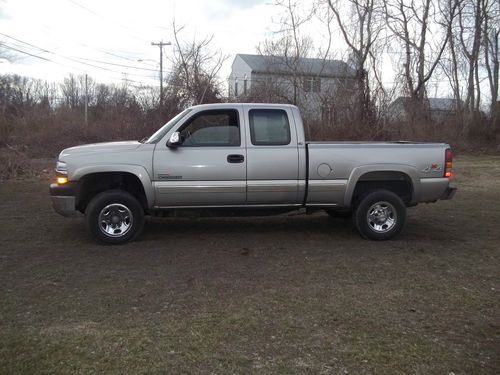 2001 chevy silverado 2500hd 6.6l diesel *4x4** * 1 owner *** low miles *** 4x4