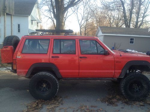 1988 jeep cherokee built, lifted, lockers, roll cage