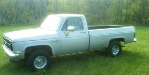 1985 chevy scottsdale 4x4 350 c.i. - lots of new stuff