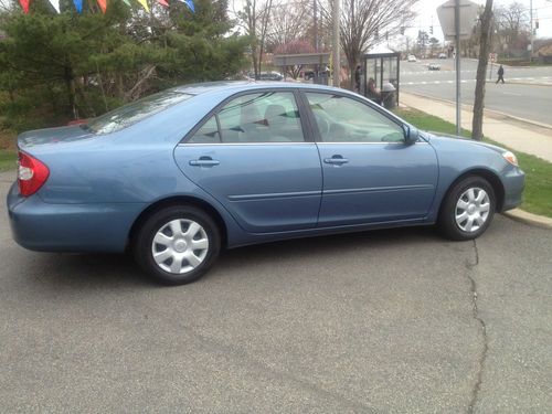 2003 toyota camry le  clean !! l@@k !! no reserve !!
