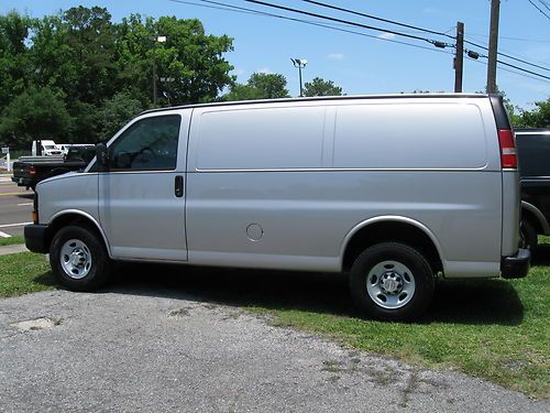 2009 chevrolet express cargo van