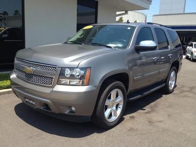 Must see!  extra clean.  rear dvd, nav 5.3l sunroof 3rd row seat a/t