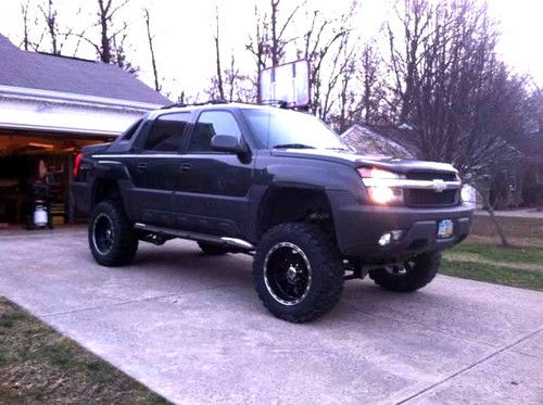 2003 chevrolet avalanche lifted 1500 z71 crew cab pickup 4-door 5.3l