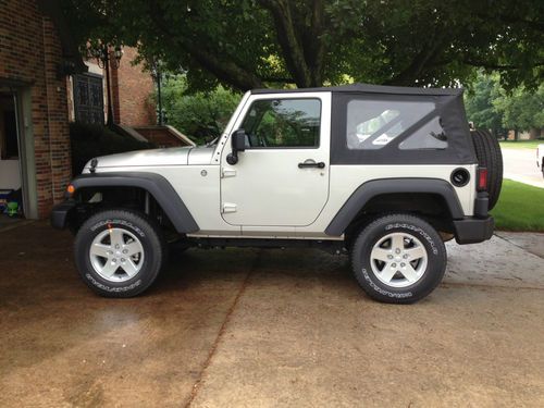 2007 jeep wrangler x sport utility 2-door 3.8l, under 9,600 miles, like new