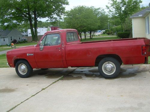 1982 dodge d 250 pick up truck   with liftgate  western truck