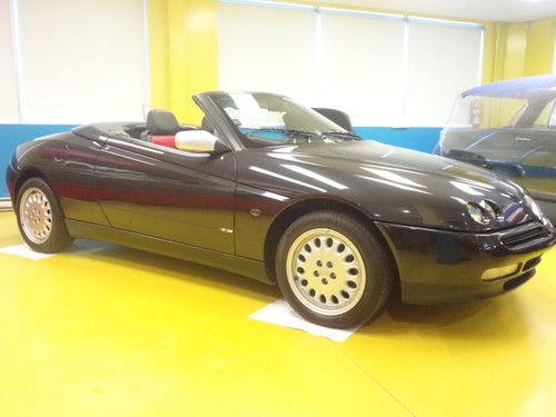 Alfa romeo spider 916 with american specification ( 1998 model ) almost new